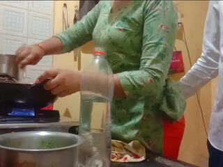 Indiane first-rate bashkëshorte mora fucked ndërsa cooking në guzhinë | xhamster