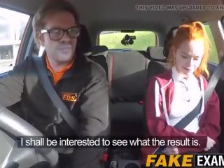 Jong roodharige harlot poesje examined bij haar driving test